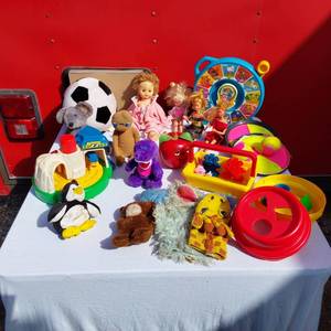 lot 10 image: Toys, Dolls, Plush