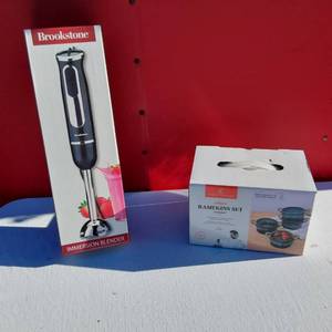 lot 28 image: Brookstone Immersion Blender & Ramekins Set