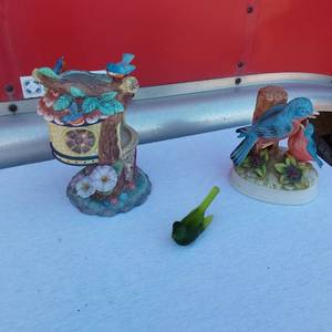 lot 38 image: PartyLite Birdhouse and Gorham Musical Bluebird and Small Bird