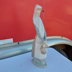 lot 39 image: LLADRO # 4501 Figurine of a Woman Holding a Basket approximately 11 inches tall, porcelain collectible