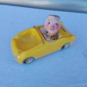 lot 44 image: Enesco Japan The Foreign Sports Car Ashtray  Container