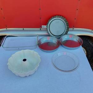 lot 55 image: Bundt Pan, Pie Pans, Glass Baking Dish