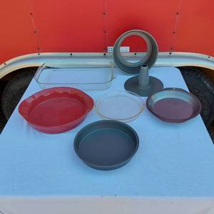 lot 58 image: Ekco Bakers 9 Cake Pan, Rachael Ray Baker and other Baking Items