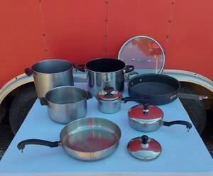 lot 60 image: Variety of Stainless, Aluminum and Other Cookware