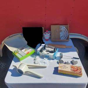 lot 64 image: Cuisinart Cookie Press & Decorating Set, Pastry Shell & Rosette Molds, Various Decorating Accessories and Tools