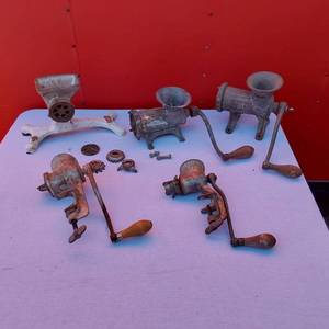 lot 74 image: Variety of Vintage Meet Grinders