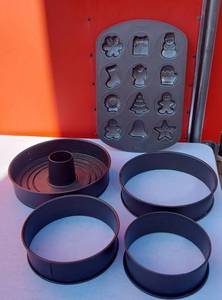 lot 92 image: Wilton Non-Stick Holiday Cookie Pan, Round Cake Pans