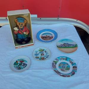lot 101 image: Classic Treasures Mailman Bear and Minnesota, South Dakota, Ireland Collector Plates