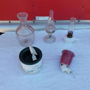 lot 113 image: Vase, Small Oil Lamp, Plugin Scent, Rival Potpourri Crock