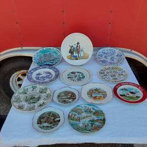 lot 114 image: Variety of Collectible and Souvenir Plates Including Las Vegas, Montana, Arizona and More