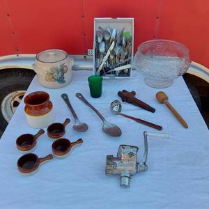 lot 117 image: Stonewear Bean Pot, Silverwear and other items