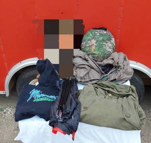 lot 125 image: Minnesota Archery Size M Sweatshirt, Pop Up Canopy, Poncho