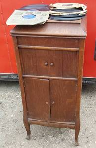 lot 131 image: Columbia Grafonola - Non Working Condition