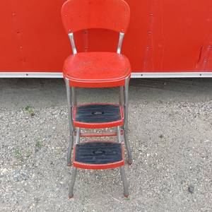 lot 134 image: Stylaire Kitchen Step Stool