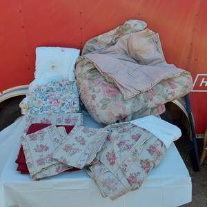 lot 163 image: Queen Sheets and Comforter