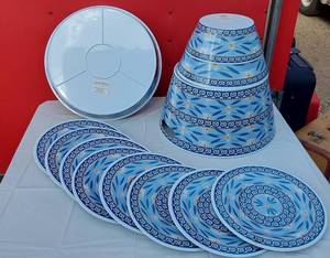 lot 177 image: temp-tations Plastic Plates and Bowls