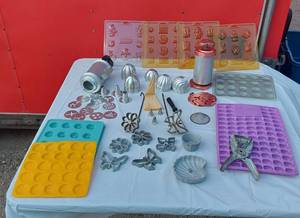lot 190 image: Candy Molds, Cookie Presses and More