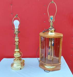 lot 200 image: Lot of 2 Table Lamps