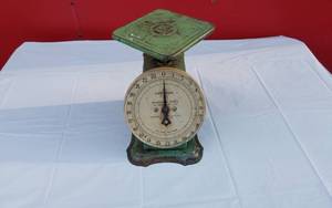 lot 201 image: Vintage Universal Household Scale