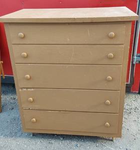 lot 214 image: 5 Drawer Dresser