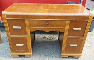 lot 215 image: Mid Century Modern Desk