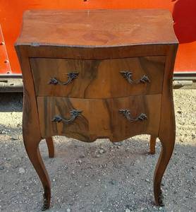 lot 218 image: Decorative and Unique Vintage Side Table with Drawers