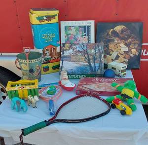 lot 226 image: Puzzles (uncounted), Lincoln Logs, Raquetball Racket