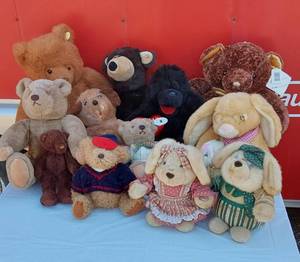 lot 227 image: Stuffed Bears and Bunny Rabbits
