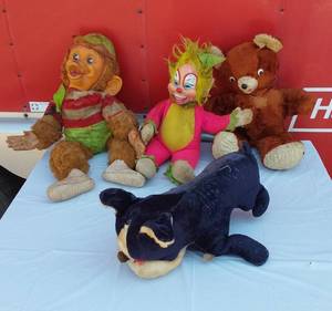 lot 228 image: Vintage Stuffed Toys - Monkey, Clown, Bear, Dog