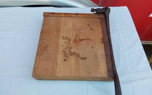 lot 230 image: Ideal School Supply No. 3 Paper Cutter