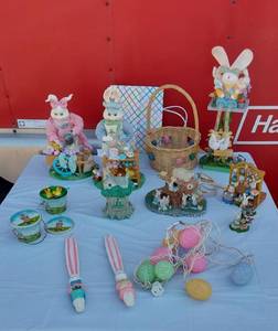 lot 233 image: Easter and Bunny Decor