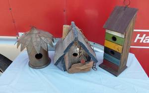 lot 237 image: Lot of 3 Birdhouses