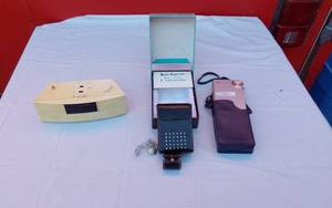 lot 248 image: Vintage Radios, Ross, Sears, The Curve by Suntone