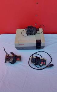 lot 252 image: Nintendo Entertainment System with 2 Controllers