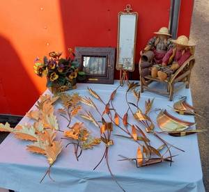 lot 266 image: Light Brass Like Ships, Flowers and Lion Picture