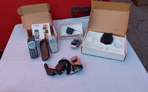 lot 263 image: Various Old Cell Phones