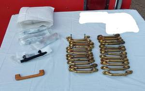 lot 268 image: Vintage and Modern Looking Drawer Pulls