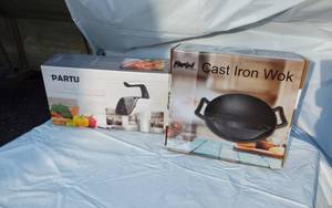 lot 293 image: Sous Vide Cooker and Cast Iron Wok