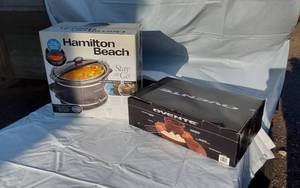 lot 294 image: New Hamilton Beach Slow Cooker and New Ovente Serving Set