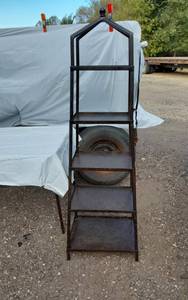 lot 304 image: Metal Plant Stand Shelving Unit with Five Tiers - Each Tier is its own unit