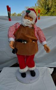 lot 307 image: Workshop Santa Claus Animated Figurine with Apron and Tools