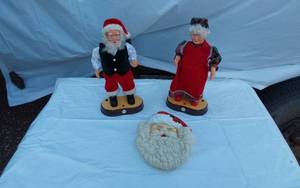 lot 310 image: Animated Santa and Mrs. Claus Figures with Santa Face Decoration