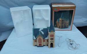 lot 318 image: Dickens Collectibles Classic Series Cathedral Church with Box
