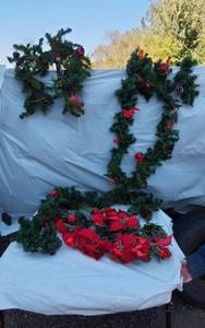 lot 323 image: Christmas Decor including Wreaths and Garlands