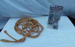 lot 330 image: Wahl USA Rechargeable Horse CordCordless Trimmer and Rope