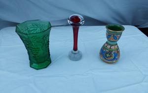 lot 333 image: Green Glass Vase, Tall Red Glass Jack in the Pulpit style Vase, and Mosaic Ceramic Vase Set