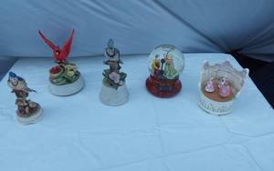 lot 335 image: Towle Fine Bone China and Schmid Musical Collectibles