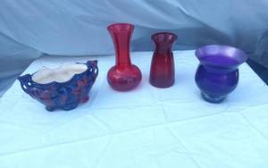 lot 344 image: Lot of Decorative Glass and Ceramic Vases