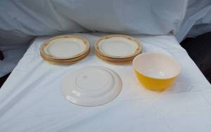 lot 352 image: China Eggshell Nautilus D 45 Plates and Pyrex Yellow Bowl