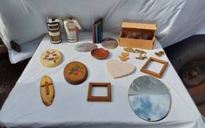 lot 354 image: Assorted Decorative Home Items including Wooden Plaques, Mirrors, and More